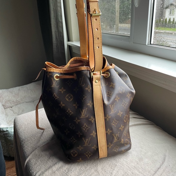 Authentic Vintage Louis Vuitton Petit Noe - Picture 4 of 6
